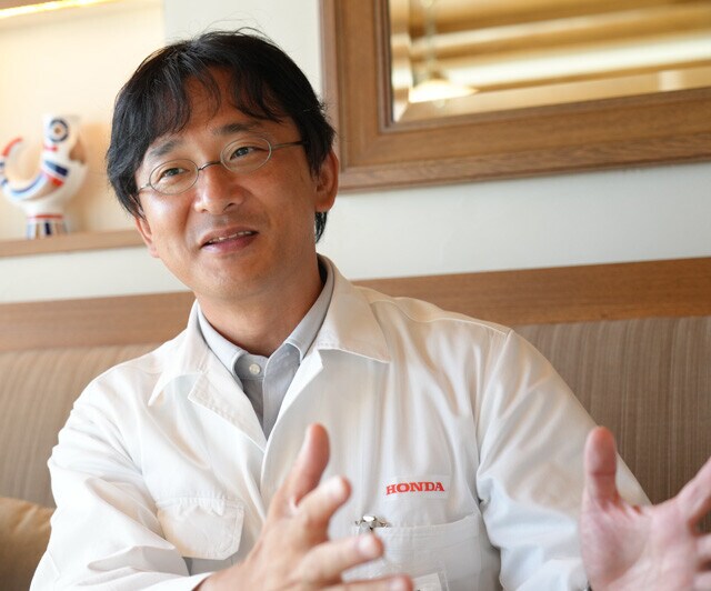 EM1e:開発責任者代行　内山 一氏　1999年にホンダに入社。四輪バギーなどの操縦安定性テストを担当。専門は二輪車の運動解析