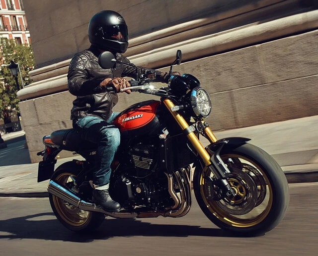 【第6位】カワサキ Z900RS　漢カワサキの伝説モデル「Z1」のDNAを受け継ぐのがZ900RS。最新型の価格は152万9000～183万7000円