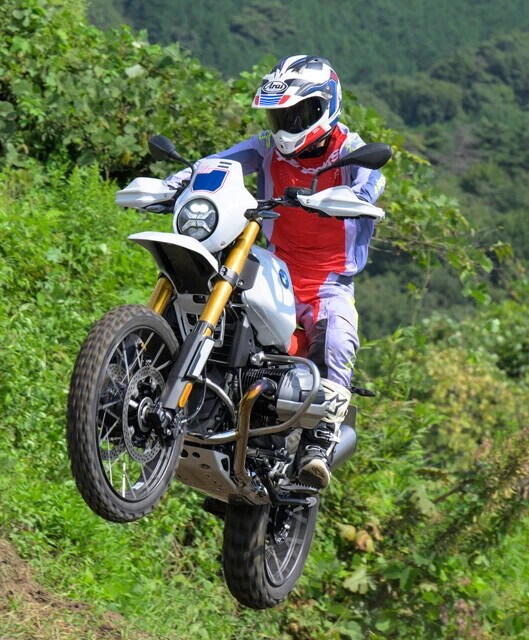 BMW R 12 G/S 1980年代の伝説的モデル「R 80 G/S」をオマージュして誕生したのがR 12 G/S。ファン歓喜の一台。価格は245万4000円~