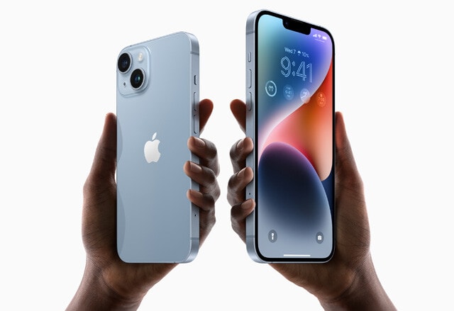 iPhone 14シリーズ　2022年発売。6.1インチの通常モデルと、6.7インチの大画面モデルがある。まだ現行商品としてAppleやキャリアで販売されており、MNPキャンペーンによっては新品のほうが中古よりも安いことも!?