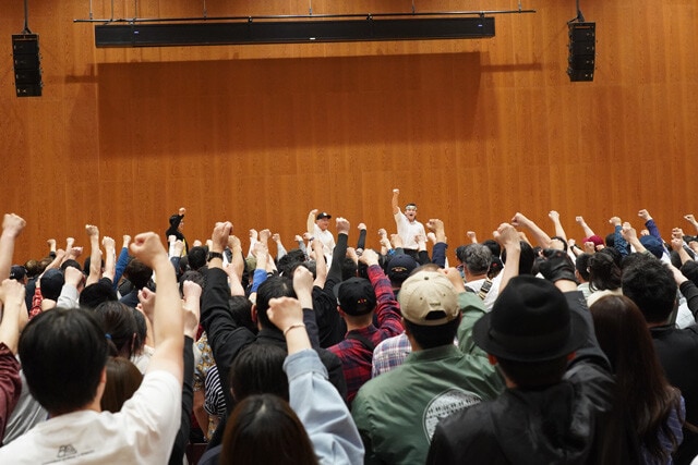 最後は、ミノワマンの音頭で全員で拳を突き上げ終了!