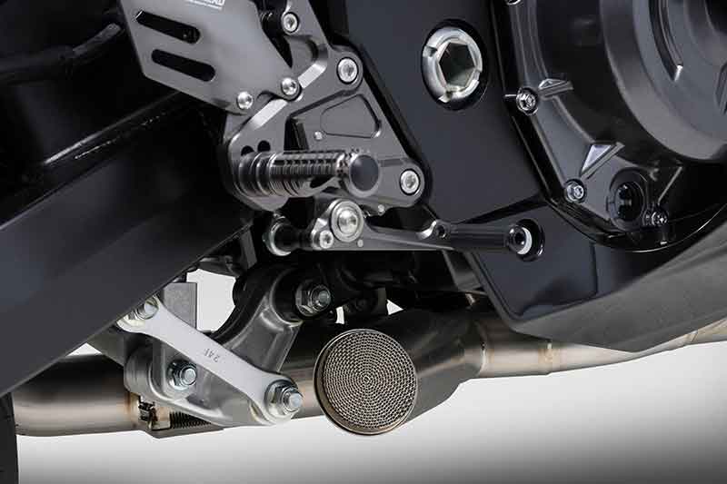 ヨシムラが Hayabusa用「フルエキゾーストHEPTA FORCE チタンサイクロン 2本出し 政府認証」の受注をスタート! 記事6