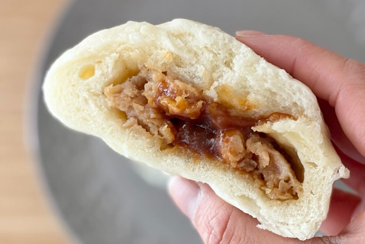 ピリッと辛くてヤミツキ感すごい!【ファミマ】の限定中華まんは絶対買い