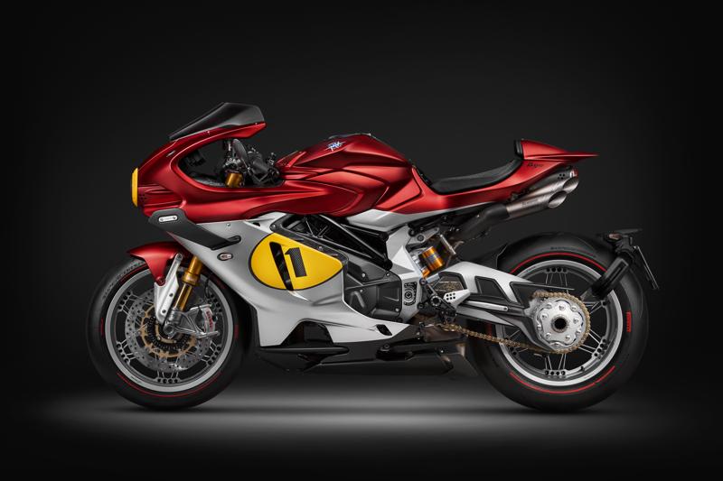 伝説のライダー、ジャコモ・アゴスティーニへのオマージュを込めた限定モデルにALCANTARAを採用