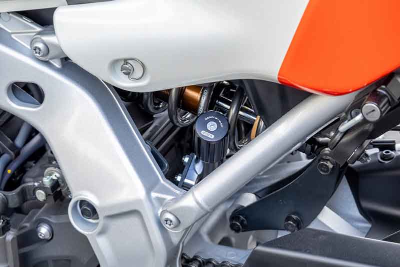 NITRON コラボアイテム! XSR900GP(24-)用「モノショック R3 OVER×NITRON」がオーヴァーレーシングから発売 記事2