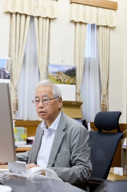 「縄文人は背が低くて、彫りが深く、体毛が濃い。瞳の色は黒よりも茶色に近いんです」と語る篠田謙一氏