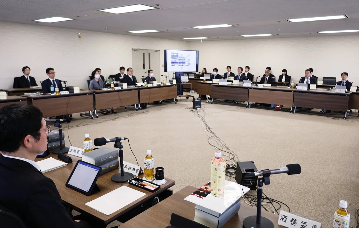 再審制度見直しを議論する法制審議会刑事法(再審関係)部会(昨年12月)。研究者委員の中に再審や冤罪の専門家はおらず構成の偏りが指摘された