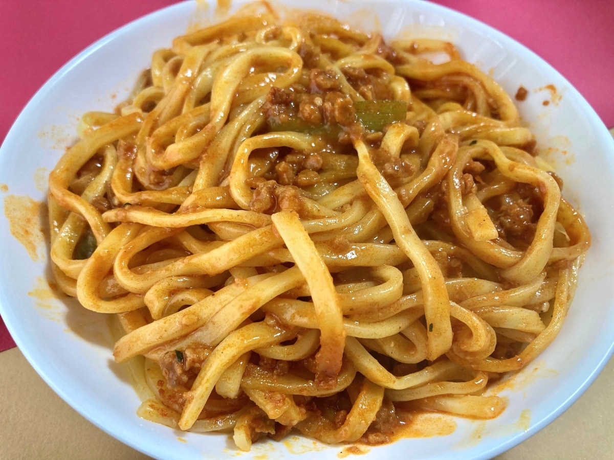 しっかりした痺れと辛さがクセになる!!【ファミマ】冷凍商品の汁なし担々麺がウマすぎ!!