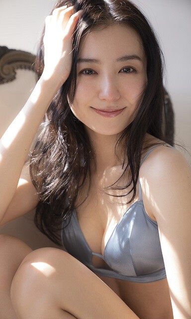 高田里穂デジタル写真集『New Season』（撮影／中村和孝）