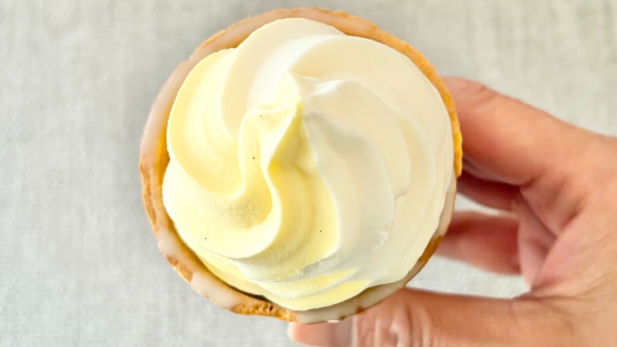 2色のアイスが好バランス！【ファミマ限定】あの人気店のスイーツを再現