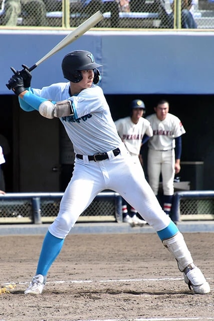 菰田陽生（山梨学院）身長194㎝、体重101㎏の巨躯で投打共に高いポテンシャルを秘めた二刀流