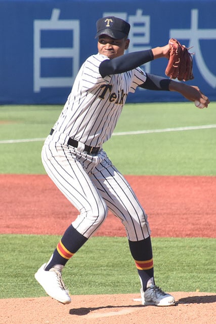 仁禮パスカルジュニア（帝京・東京）ナイジェリア人の父を持つ大型左腕だが、球速は常時120キロ台で変則投法を駆使する