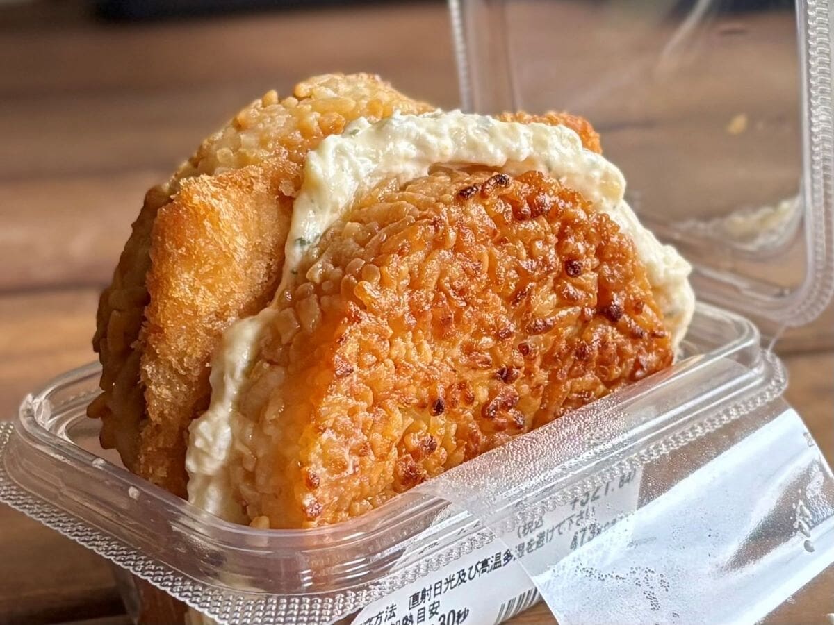 ボリューム満点の濃い味!【セブン】がっつり系ライスバーガーが凄い