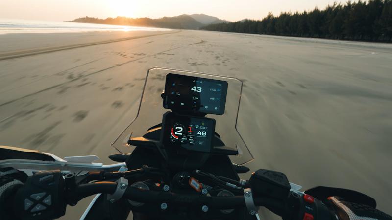 【無料抽選】33名様に豪華オプションプレゼント!バイクナビ革命「AIO-6」Makuake応援キャンペーン