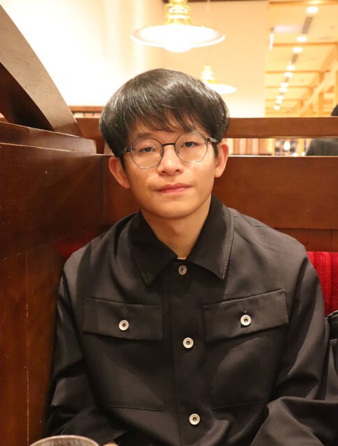 コロナ禍の自宅待機で「暇だった」ので、公開情報から人民解放軍の基地を7000ヵ所も見つけてデータベース化してしまった音大生の温約瑟氏。著書の副題は『あなたもオシント（公開情報の精査）で中国軍の行動を読み解ける！』だ