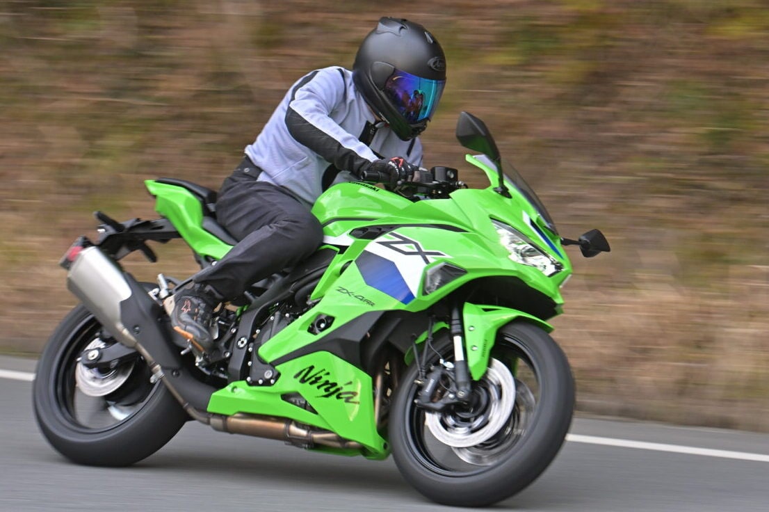 フルメッシュのライディングウエア『カワサキ　サマーメッシュジャケット』。