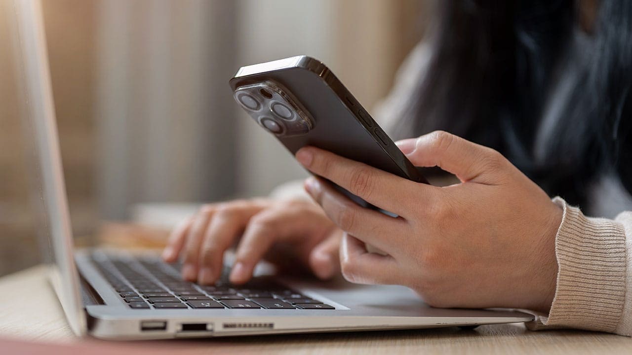 女性の方がスマホ長時間利用? 調査で判明したネット習慣の差の画像1