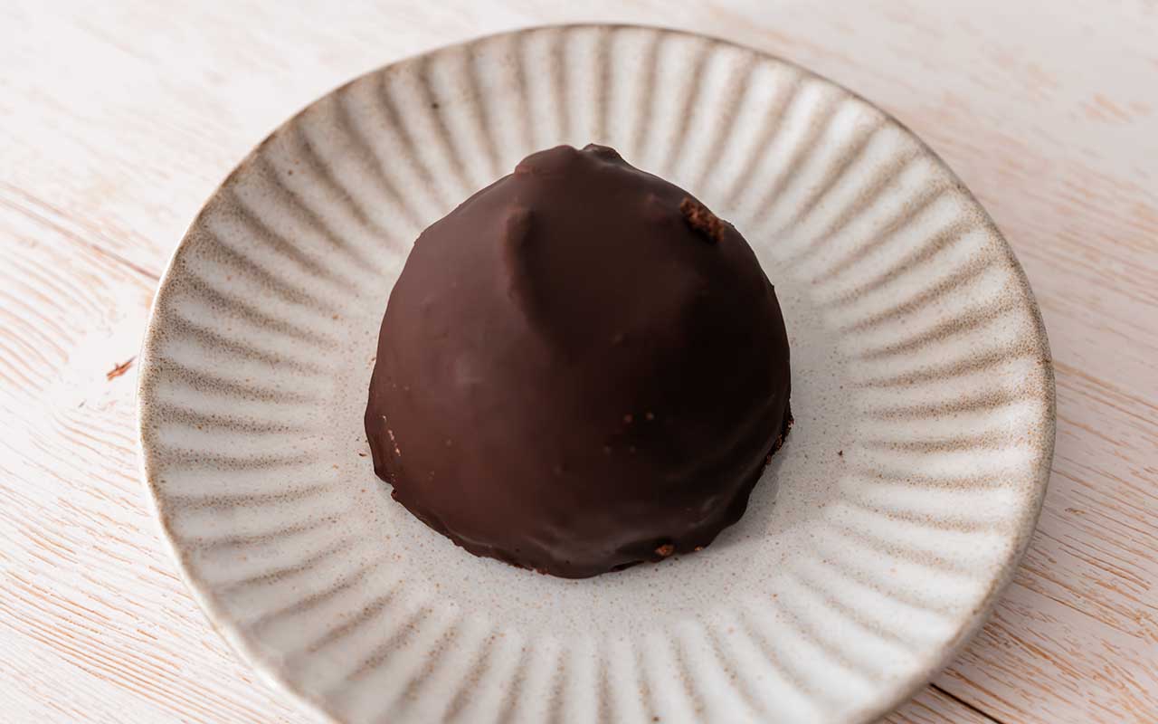 【ローソン】話題の黒いドームに「本当に食べた方がいい」「なかった！」の声