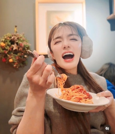 Instagram:安西ひろこ(@hiroko_anzai_)より