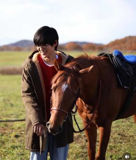 Instagram:目黒蓮(@sn_meguro.ren_official)より