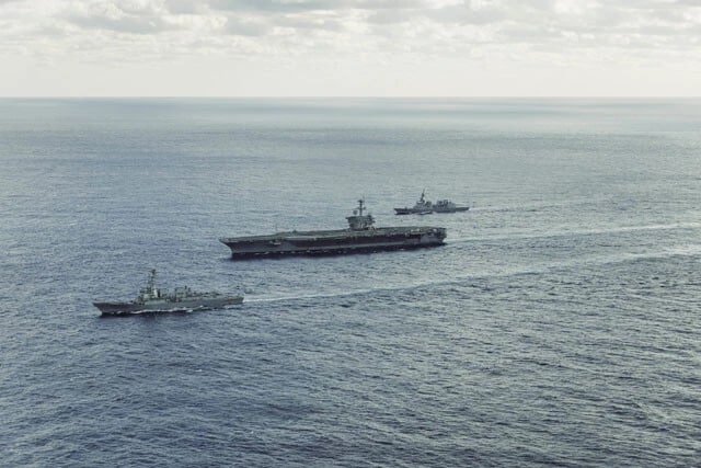 日米同盟発動ならば、横須賀の米海軍第七艦隊の空母部隊か来援するのか？（撮影：アメリカ海軍）