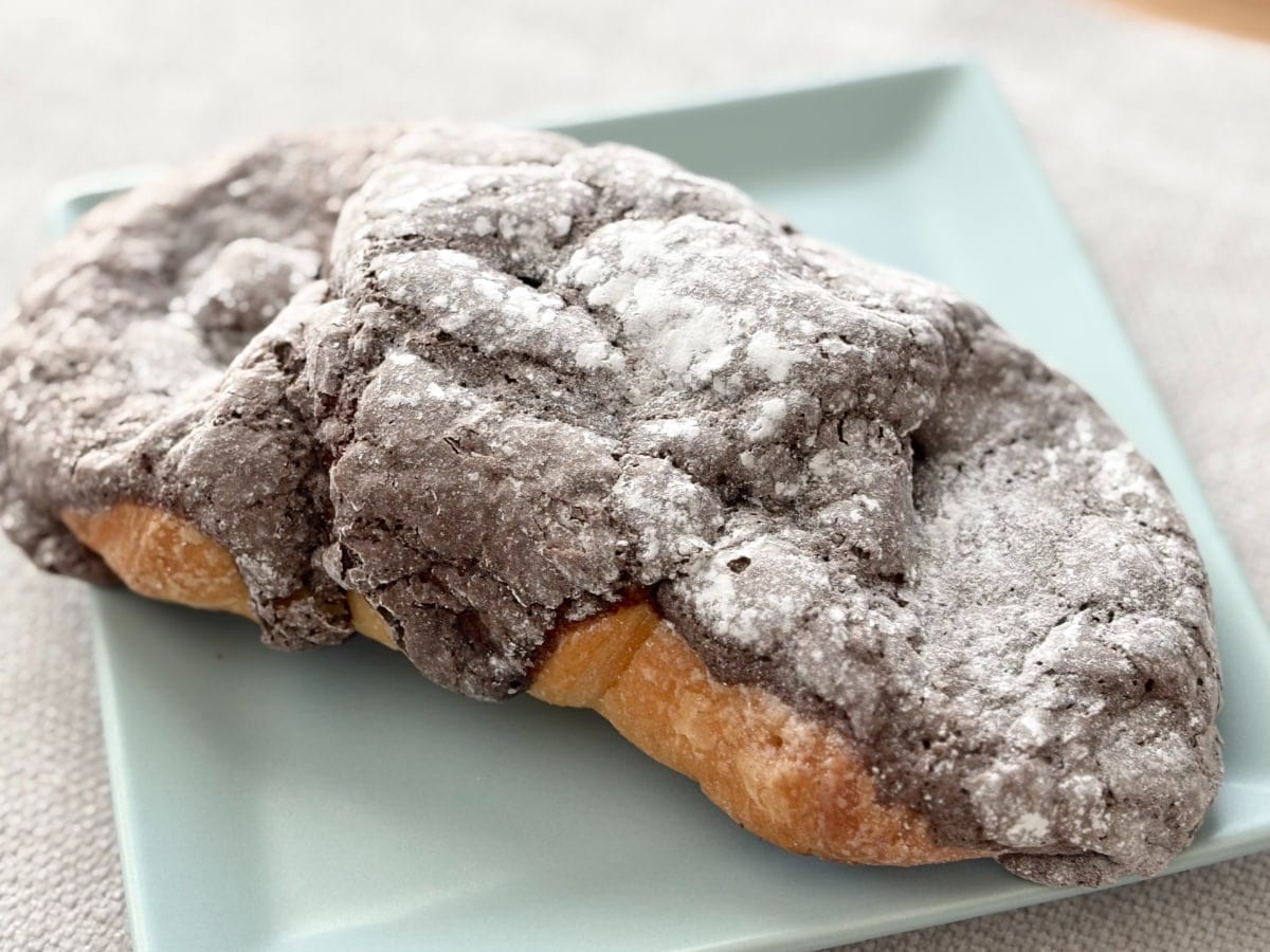 「シャリシャリ」で「ポリポリ」?【ファミマ】食感も楽しいスイーツパン