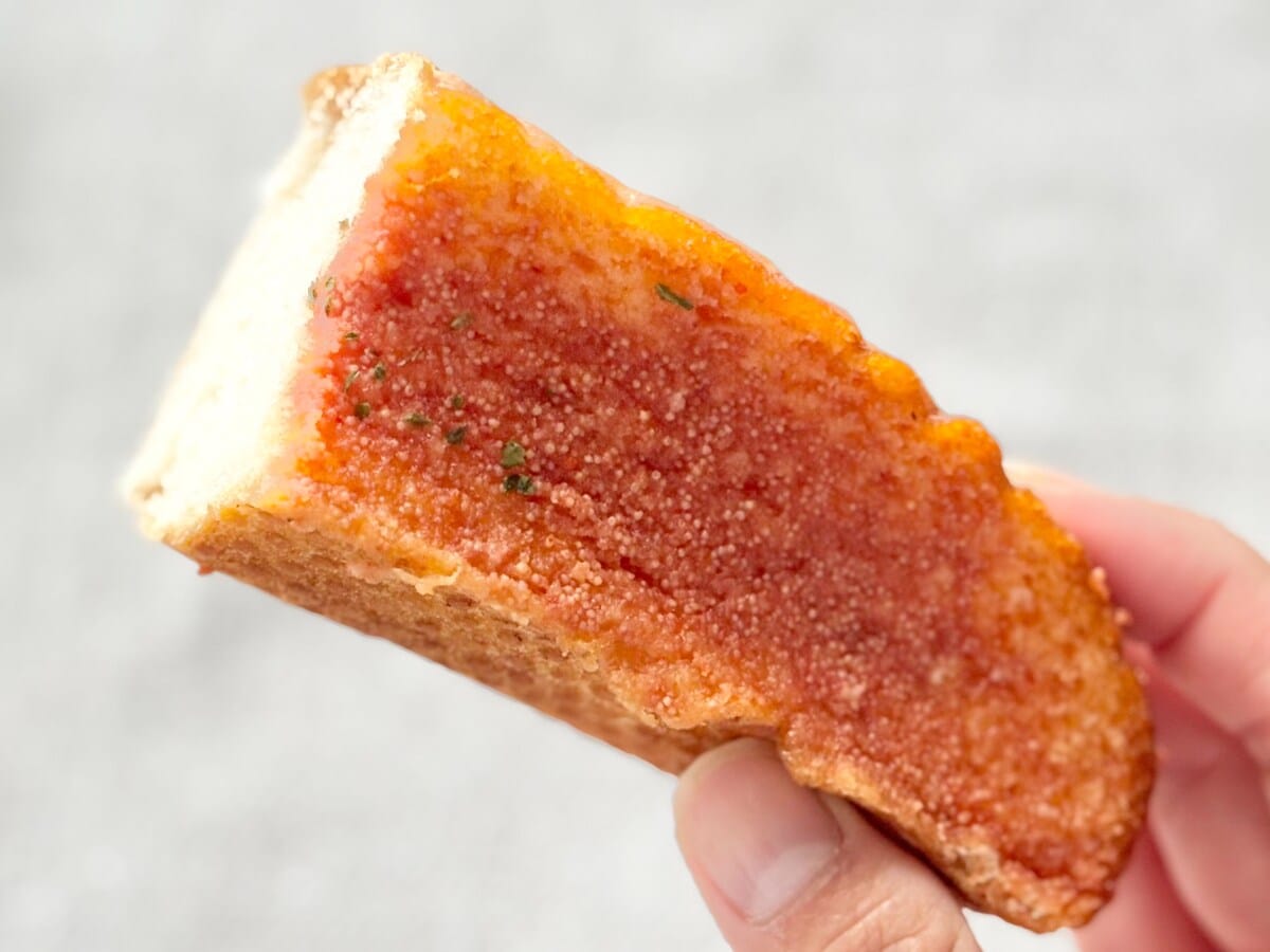 「最初に考えた人は偉大」「無限に食べれる」【ファミマ】のピリ辛パン