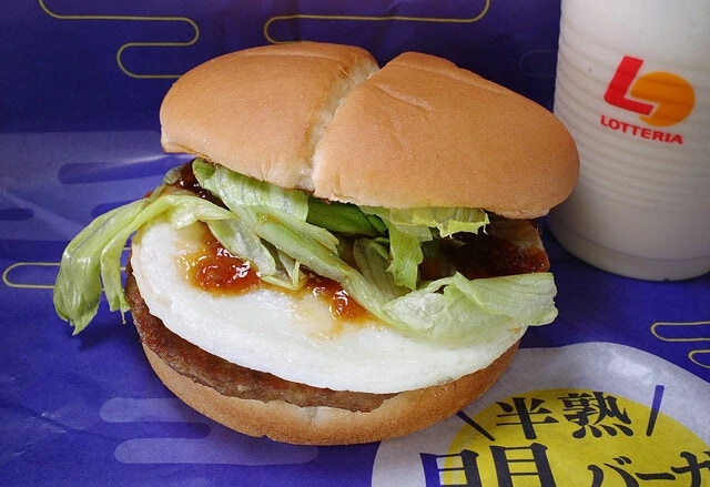 半熟たまてりバーガー 2005年発売。半熟風の卵(卵加工品)をいち早く導入した