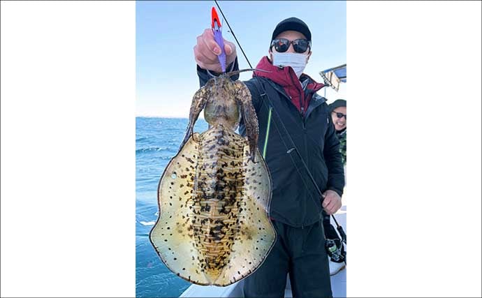 タイラバで本命マダイにハマチにホウボウなど多彩にヒット！【沖のルアー釣果速報・三重】