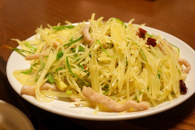 「じゃが芋細切りの唐辛子炒め」（968円）