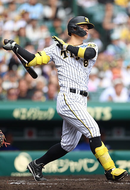 4月半ばから4番に座る佐藤輝（阪神）。11本塁打、31打点は両リーグ断トツの圧倒的な成績だ