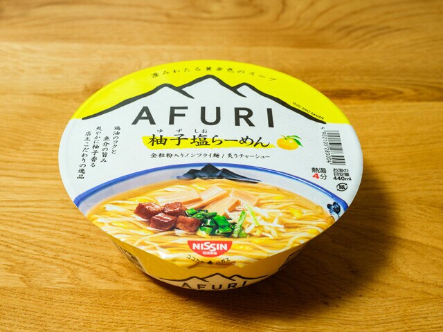 ぶっこみ飯の素材として意外な適性を発揮したのがプルコギキンパ。淡麗なスープにぶっこむと味の奥行きが広がり、満足度が爆上がり！