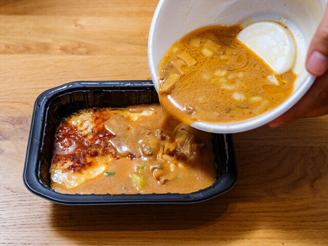 すみれカップめん（セブンプレミアム）＋ミートドリア（セブン-イレブン）