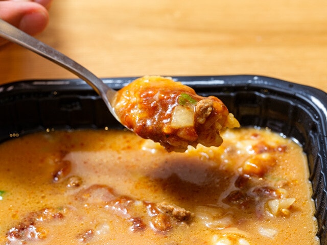 今回奇跡の融合を見せた逸品。見た目は悪いがドリアの中でも味噌のパワフルな存在感が際立つ。ドリアはサイゼリヤのミラノ風ドリアでもOK！