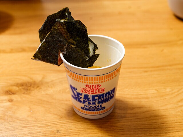 シーフードヌードル（日清食品）＋明太子おにぎり