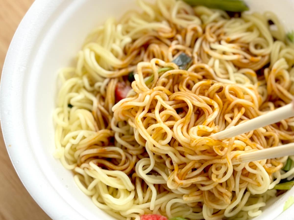 「美味すぎて声出た」【明星】の人気シリーズが“汁なし”で期間限定登場