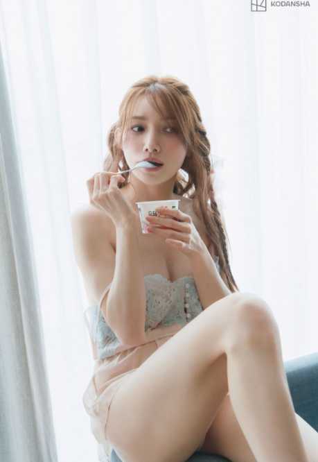 X:後藤真希写真集公式(@makiflos)より
