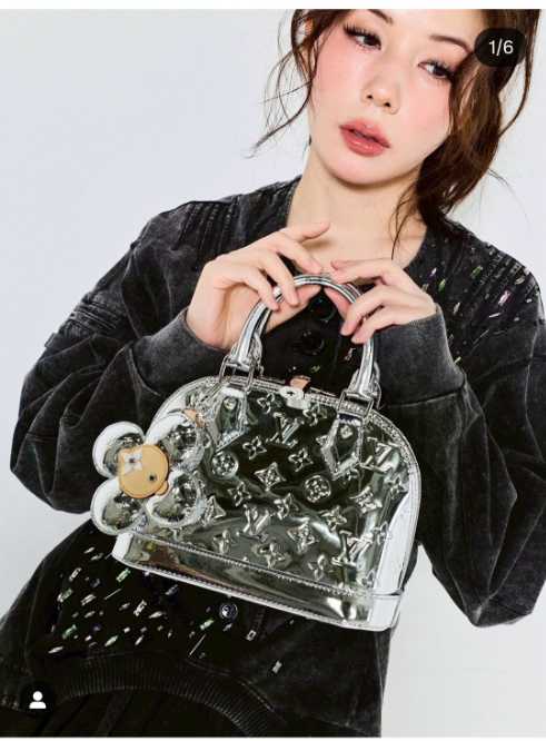 Instagram:仲里依紗(@riisa1018naka)より