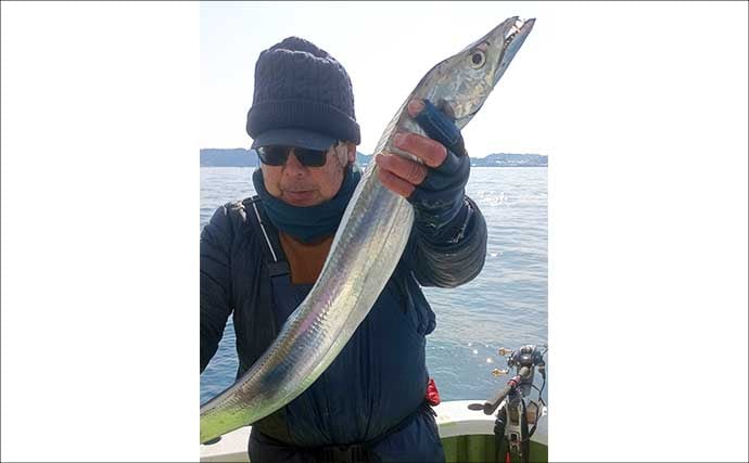 タコベイトを用いたテンビンタチウオ釣りで105cmドラゴン登場！【神奈川】船中トップ27尾の好釣果