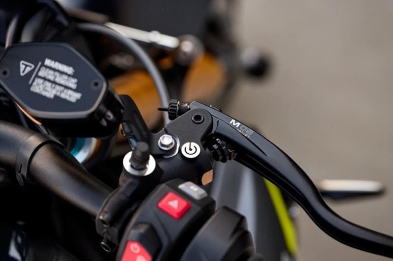 トライアンフから「新型SPEED