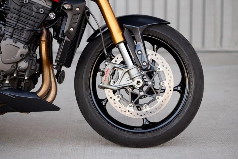 トライアンフから「新型SPEED