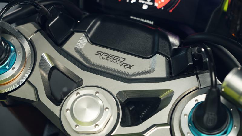 トライアンフから「新型SPEED