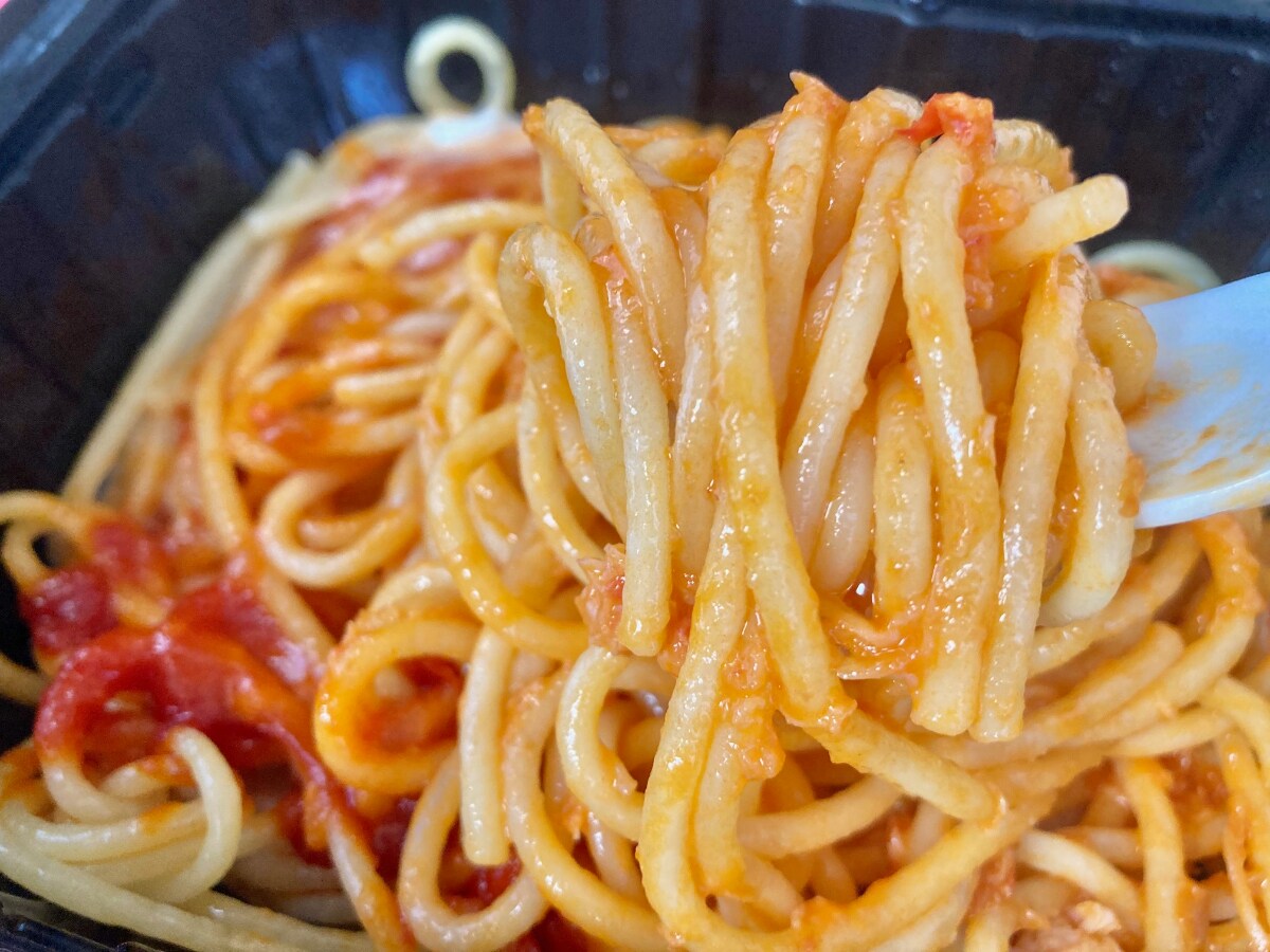 しっかり蟹！ボリューム感にも大満足！【セブン】蟹トマトクリームの生パスタ