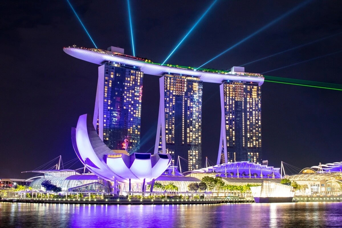 シンガポールと言えばコレ、というランドマーク的ホテル「マリーナベイサンズ」。