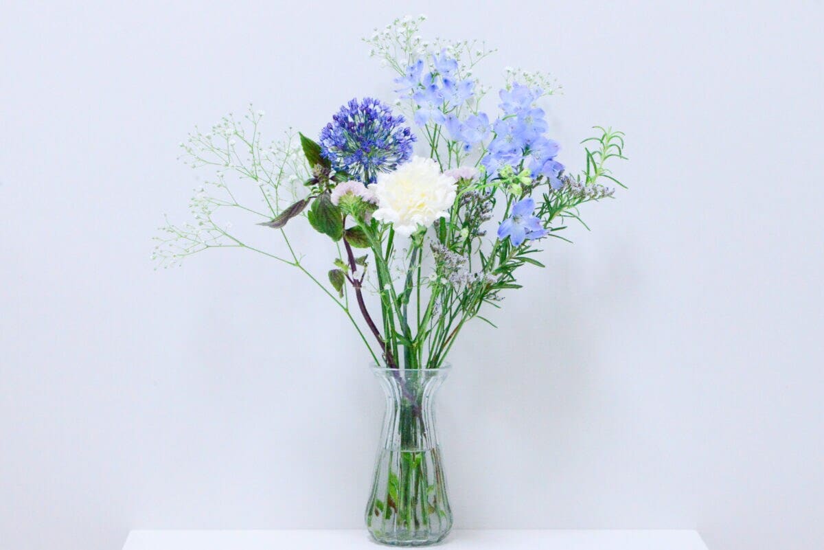 セリアの花瓶おすすめ6選｜大きめのものやおしゃれな一輪挿しも紹介