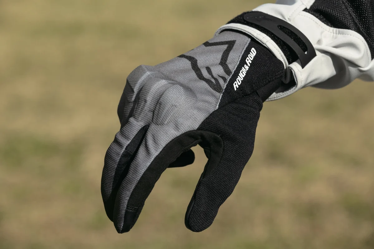 「alpinestars × ROUGH&ROAD シェルターグローブ Asia」のGRAY/BLACK。