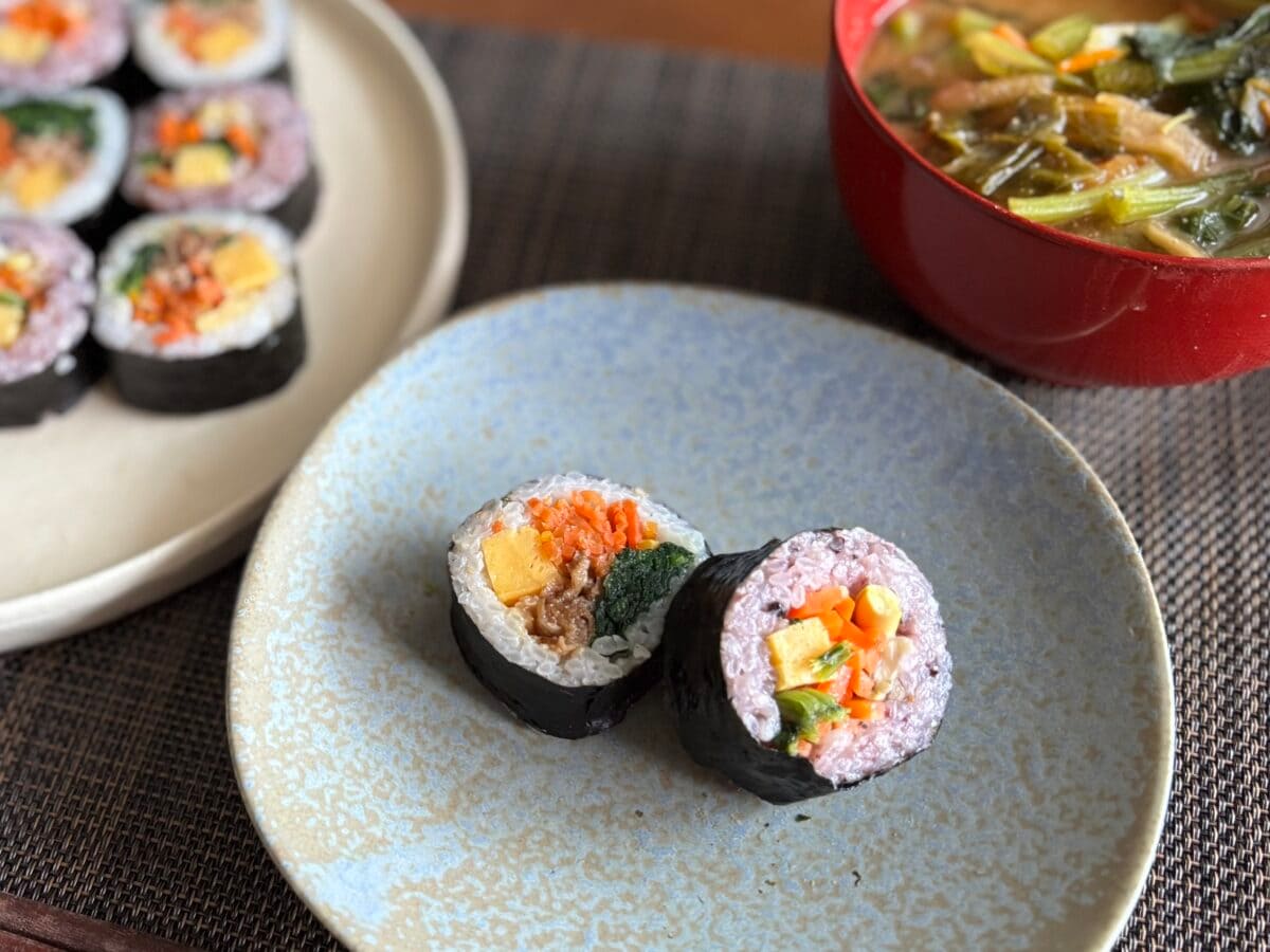 【無印良品】冷凍キンパ2種食べ比べ！リピーター続出の美味しさ秘密は「1.5倍」！？