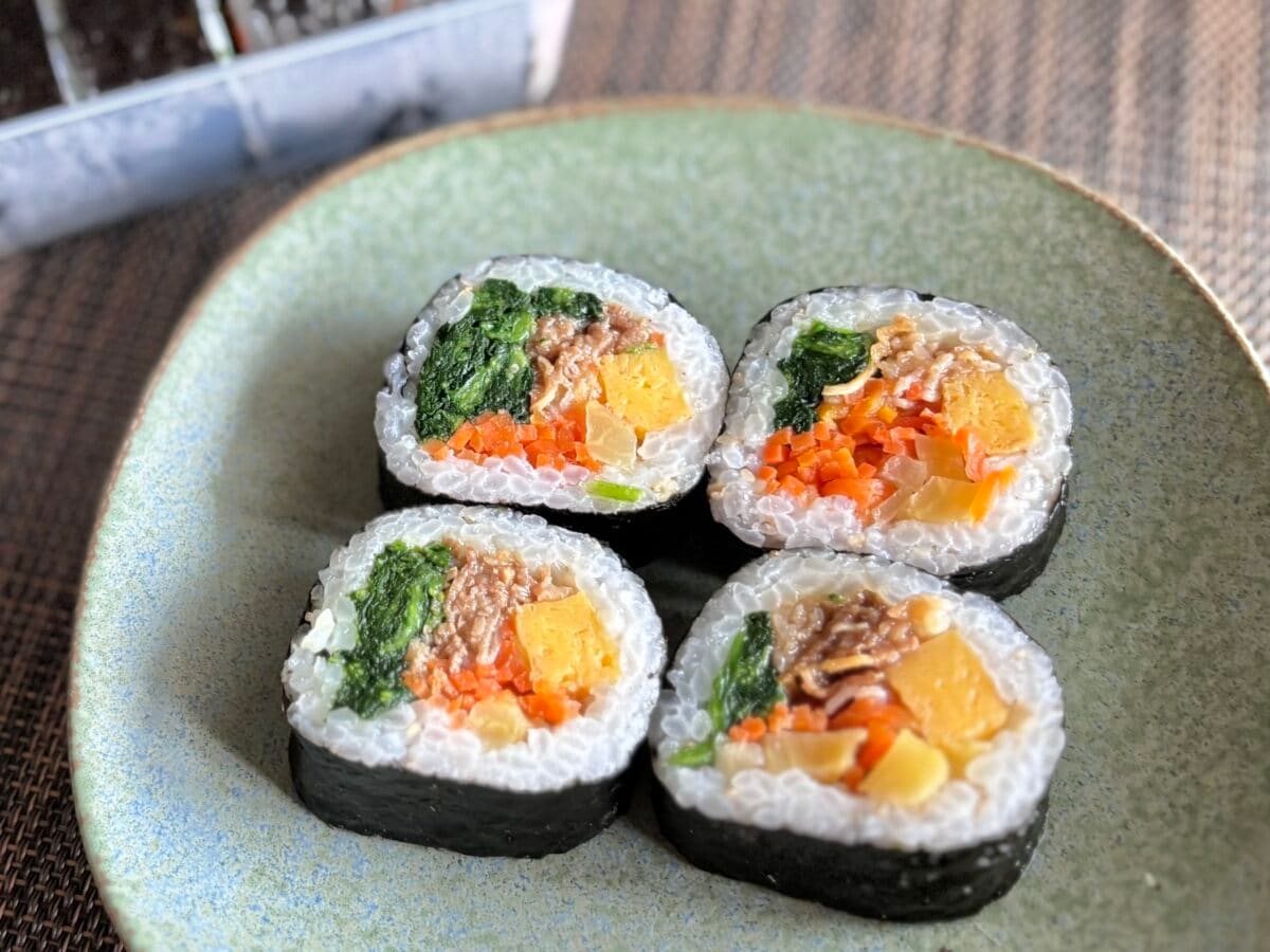 【無印良品】冷凍キンパ2種食べ比べ！リピーター続出の美味しさ秘密は「1.5倍」！？