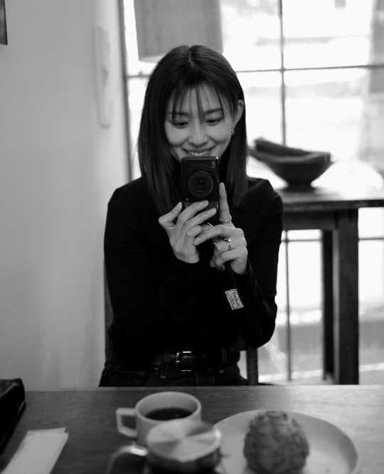 Instagram:朝比奈彩(@asahina_aya)より