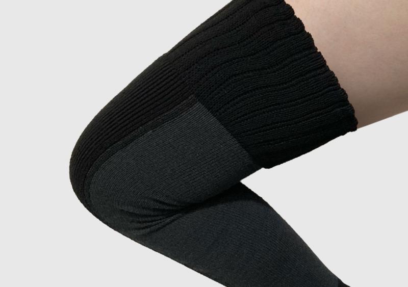 冬のスポーツや屋外作業時、ツーリングに【暖撃】を。高保温＋吸湿発熱でやさしい発熱、心地よい保温【ThermOne（サーモワン）】膝上ロング丈ソックスが新登場